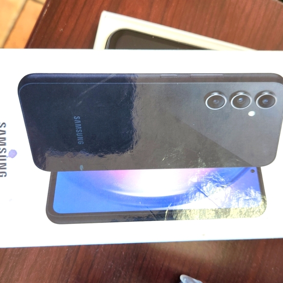 Samsung A54 LIKE NEW. Unlocked. - Picture 2 of 5